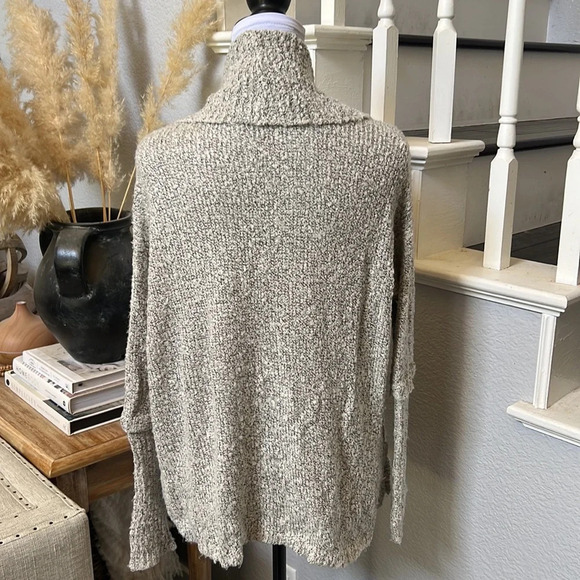 BCBGeneration Light Gray Shawl Long Sleeve Size Large - Picture 6 of 7
